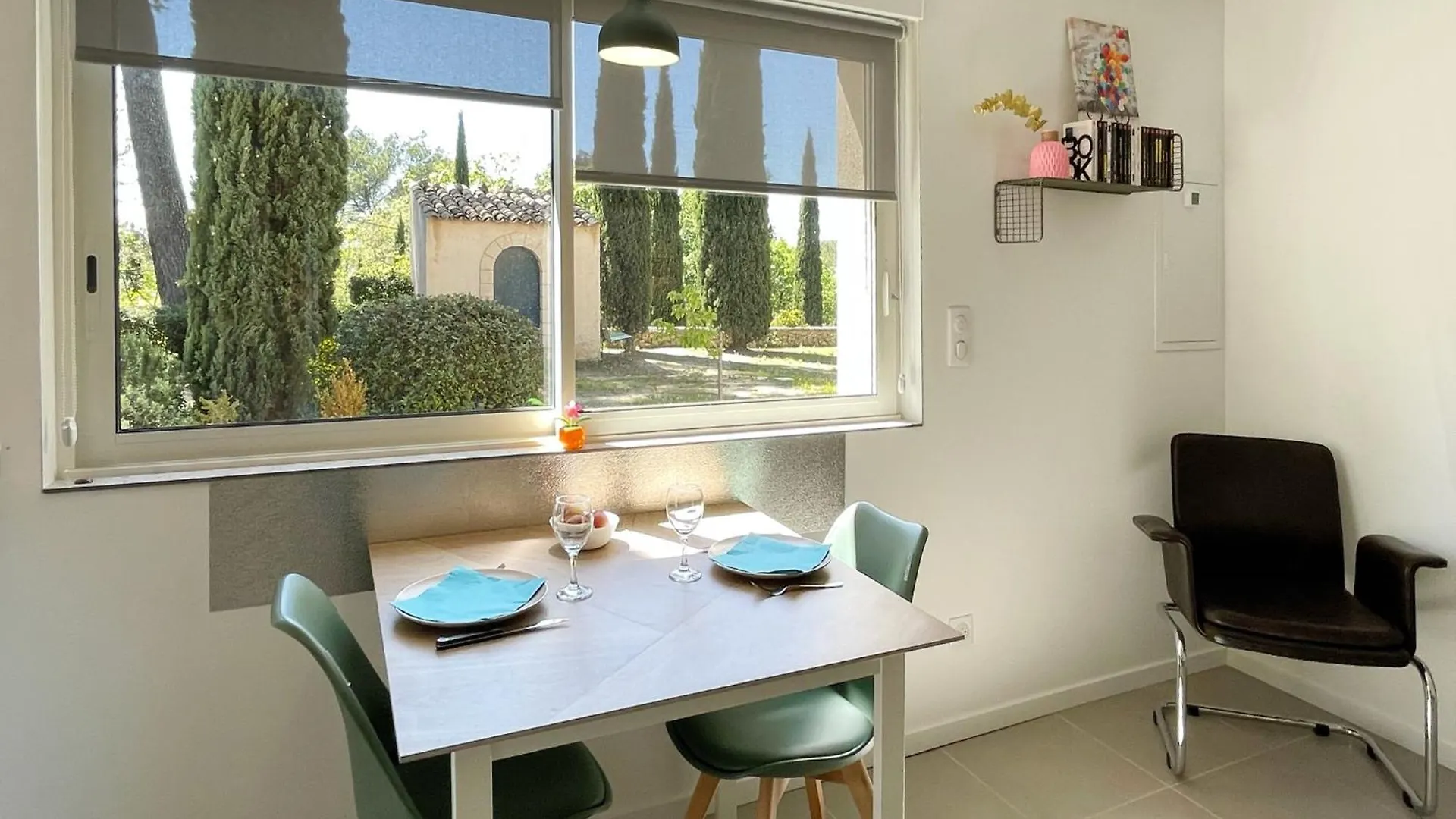 Holiday home Au Calme Dans La Campagne Aixoise, Entoure De Cypres Villa Aix-en-Provence