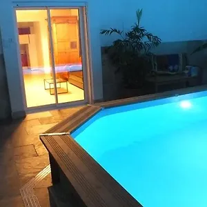  Hébergement de vacances La Petite Maison Sous Les Pins